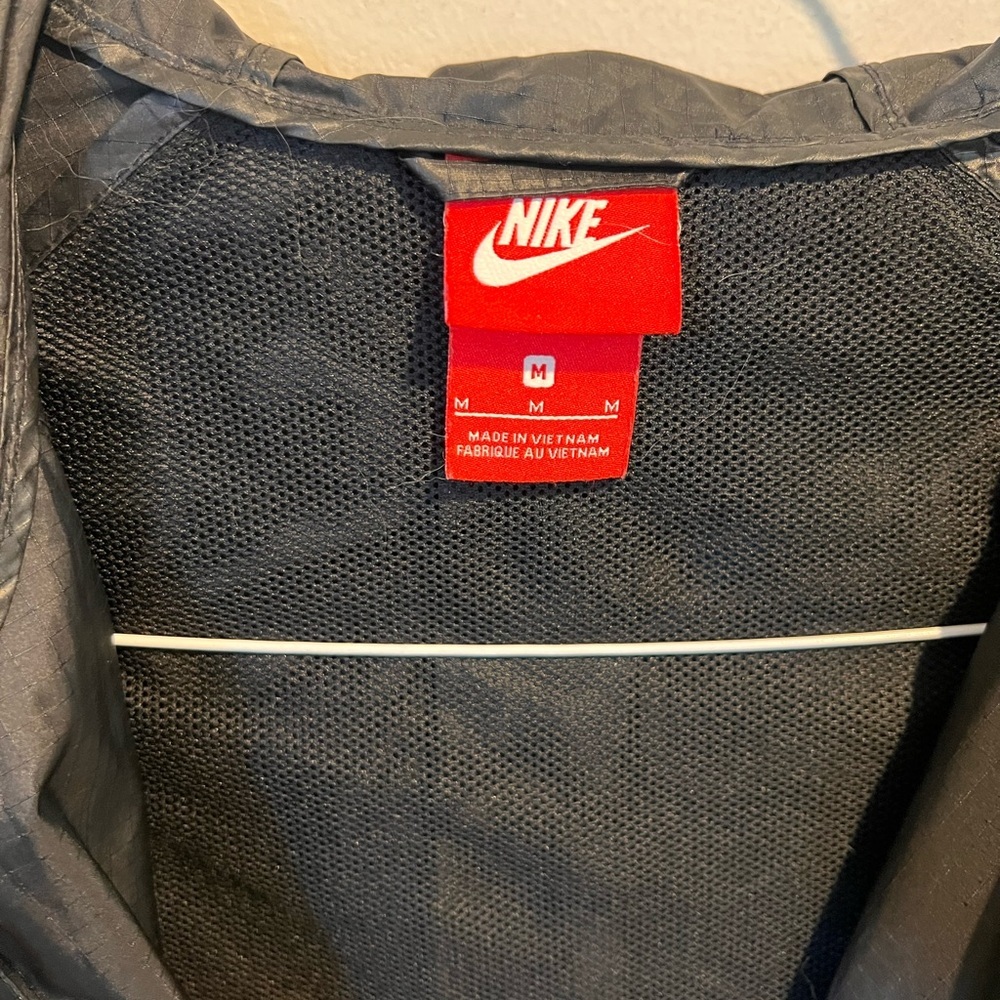 Lightweight Nike Two-Tone Black and White Hooded Jacket - Picture 7 of 7